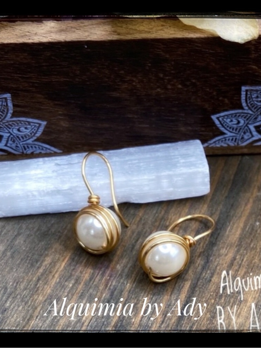 Classic pearl gold drop earrings